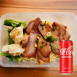 [อร่อยซ่ากับโค้ก] บะหมี่เกี๊ยวหมูแดง (พิเศษหมู 40 กรัม) +  โค้ก ออริจินัล (กระป๋อง)