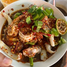 ครัวอิ่มเอม (ข้าว&ยำคำโตๆ)