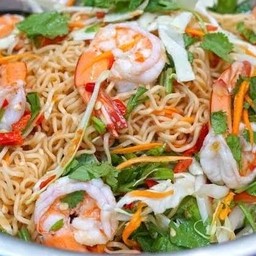 ยำมาม่ากุ้งสุก