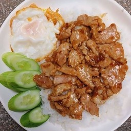 ข้าวหมูกระเทียม