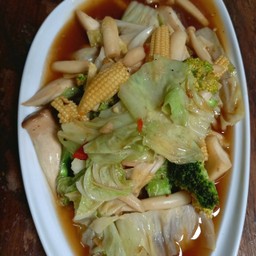 ผัดผักน้ำมันหอย