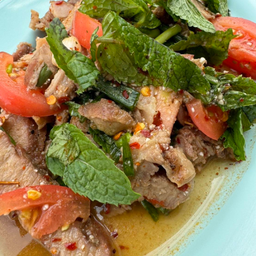 ยำน้ำตกหมู