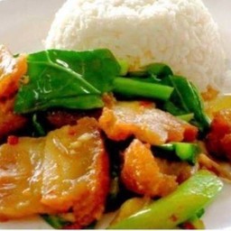 คะน้าหมูกรอบ
