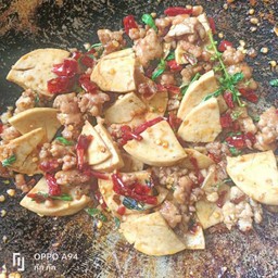 ข้าว ผัดกระเพราหมูยอหมูสับ