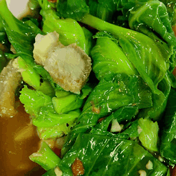 แขนงหมูกรอบราดข้าว