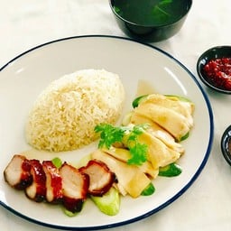 -ข้าวมันไก่ต้ม+หมูแดงฮ่องกง-