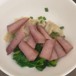 เกี๊ยวหมูแดง(หมูรมควัน)