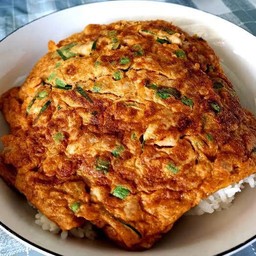 ไข่เจียวเครื่องแกงราดข้าว