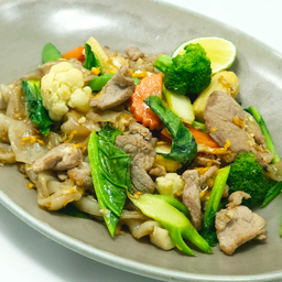 ก๋วยเตี๋ยวผัดซีอิ้ว Kwuay Tiew Pad Zee Ew 