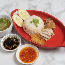 ข้าวมันไก่ตัม+หมูกรอบ+หมูแดง