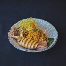 K7- ข้าวซอยผัดแห้ง ปลาหมึก (Dry Fried Khao Soi with Squid)
