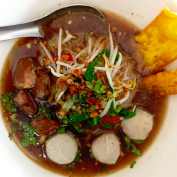 ก๋วยเตี๋ยวหมูตุ๋นปิงปอง