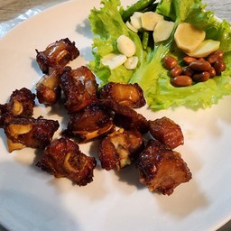 แหนมซี่โครงหมูทอด