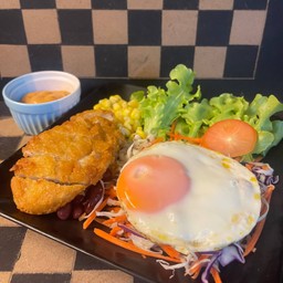 สลัดไก่กรอบ