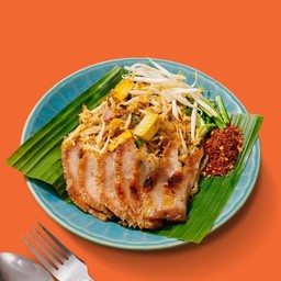 หมี่คั่วคอหมูย่าง  -  Stir-Fried Noodle With Gril Pork Neck