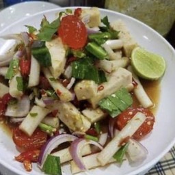 ยำไหลบัวหมูยอไข่แดงเค็ม