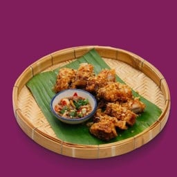 หมูสามชั้นทอดจิ้มแจ่วบอง  -  Deep fried pork belly service with Esarn spicy dipping sauce
