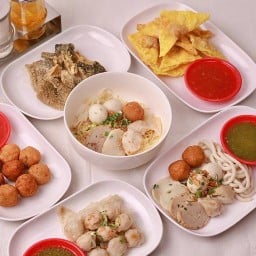 ก๋วยเตี๋ยวลูกชิ้นปลา ป.เจริญ ก๋วยเตี๋ยว อาหารตามสั่ง
