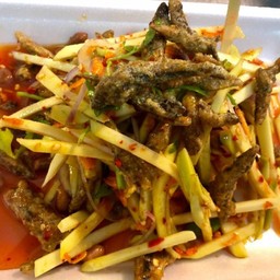 ยำมะม่วงปลากรอบ