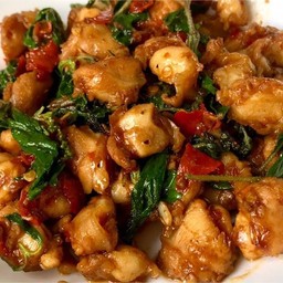 ผัดกะเพราเอ็นไก่