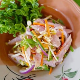 ยำแหนมสด