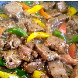 พาสต้าเนื้อผัดพริกไทยดำ