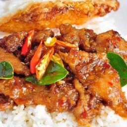 ผัดพริกแกงหมู