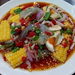 [อร่อยซ่ากับโค้ก] ยำข้าวโพด กุ้งสด ไข่เค็ม น้ำปลาร้า +  โค้ก ออริจินัล (ขวด)