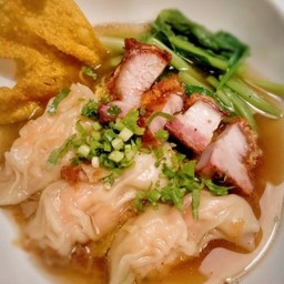 บะมี่เกี๊ยวกุ้งหมูกรอบ