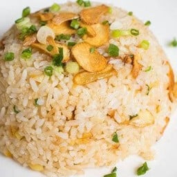 ข้าวคลุกหมูทอดกระเทียม+ไข่ดาว