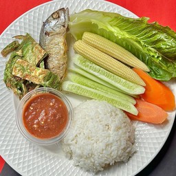 ข้าวน้ำพริกกะปิชะอมปลาทูทอด