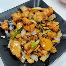 ไก่ผัดเม็ดมะม่วง