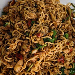 ผัดมาม่าขี้เมาหมูสับ