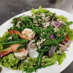 ยำผักกูด กุ้ง หมูสับ