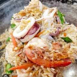 ข้าวผัดทะเลจานกลาง