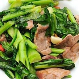 คะน้าหมูหมัก