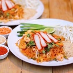 ผัดไทยหมูแดง