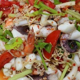 ยำมาม่าทะล