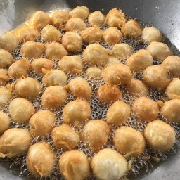 ลูกชิ้นหมูทอดอร่อย