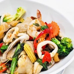 ก๋วยเตี๋ยวผัดขี้เมาทะเล Kwuay Tiew Pad Kee Mao Taley