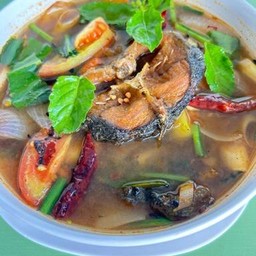 ต้มโคล้งปลาดุกทอด