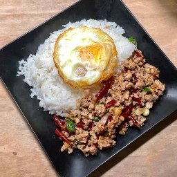 ข้าวกะเพราแห้ง ริมภู