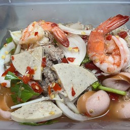 ยำเกาเหลา รวมมิตร      (หมูสับ+หมูยอ+ใส้กรอก+แหนม)