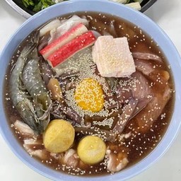 ชุดรวมจัมโบ้(หมู+สามชั้น+ตับ+ปลาหมึก+กุ้ง+ปูอัด+แมงกะพรุน+เต้าหู้ชีส+ปลาหมึกกรอบ