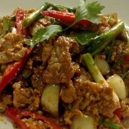 ผัดผงกะหรี่เนื้อ