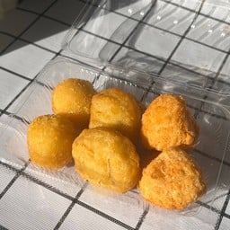 ไก่ป๊อป 5 ชิ้น ชีลบอล 2 ชิ้น นักเก็ต 2 ชิ้น
