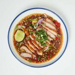 ยำคอหมูทอด