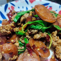 กระเพรากุนเชียงหมูสับ