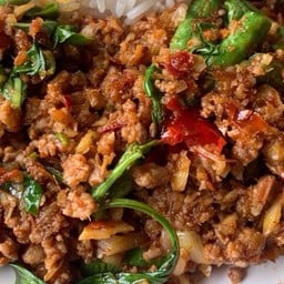 ผัดพริกแกงเนื้อสับเป็นกับ