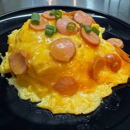 ข้าวไข่ข้นไส้กรอก